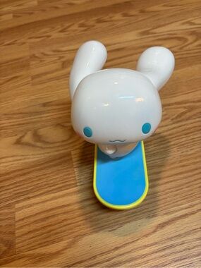 Sanrio Cinnamoroll White, Blue & Yellow Skateboard Figure no remote